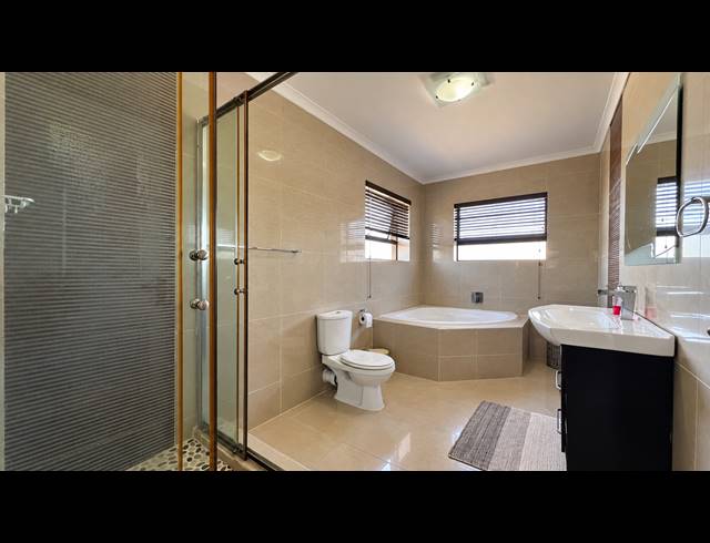 4 BEDROOM HOUSE FOR SALE IN PARKLANDS